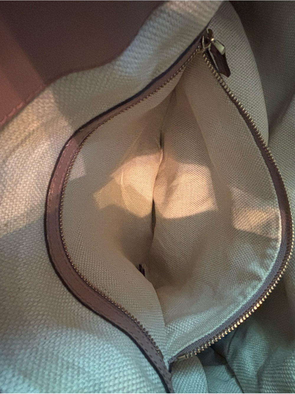 Authentic Gucci Soho Working Tote - Beige Patent Leather - Good Condition - Picture 14 of 15